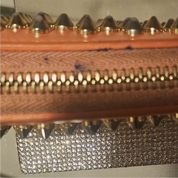 CHRISTIAN LOUBOUTIN CLASSIC WALLET - Picture 8 of 10